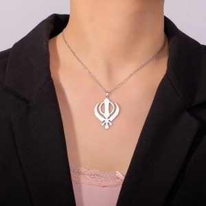 Collier personnalisé résistant à l'eau plaqué or 14k 18k en acier inoxydable 316l avec pendentif épées et couteaux pour femmes - Product Image 5