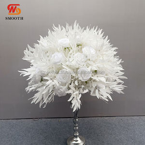 Arco Floral de Entrada con Diseño Personalizado SMOOTH, Hojas de Flores Blancas para Decoración - Product Image 4