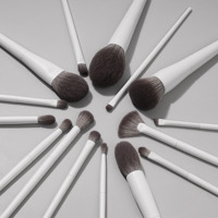 Ensemble de 15 pinceaux de maquillage correcteurs haut de gamme tout-en-un à manche en bois, synthétiques blancs, pour marque privée végane
