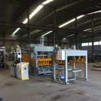 Machine de fabrication de blocs creux automatiques hydrauliques QT8-15