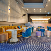 Banquette moderne en forme de U, canapé de restaurant, mobilier de restaurant, chaises et table en velours coloré