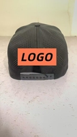 Casquette de sport personnalisée de qualité supérieure, rayée, imperméable, respirante, en polyester, ajustable, pour le golf, perforée au laser, style baseball