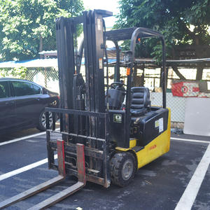 Montacargas Eléctrico Hyster de 1.5 Toneladas con Mástil de Tres Etapas, Tracción Trasera, Usado para Manejo en Almacenes - Product Image 4