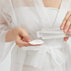 Disques démaquillants en coton personnalisés avec logo OEM, coton naturel de qualité supérieure, confort pour la <span class=keywords><strong>peau</strong></span>, coussinets en coton pour le soin de la <span class=keywords><strong>peau</strong></span>, 5 cm * 6 cm, 3 couches, blanc - Product Image 4