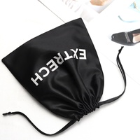 Sac à poussière en satin noir imprimé de logo personnalisé pour extension de cheveux Cadeau de perruque en tissu de soie réutilisable Rangement de maillots de bain Pochette en satin