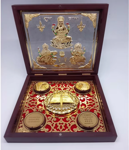 Boîte religieuse plaquée or avec figures divines, accessoire traditionnel hindou pour la Pooja, design rectangulaire pour la décoration du temple domestique - Product Image 1