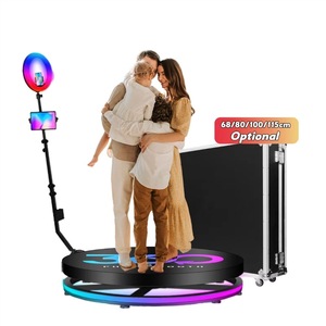 Cabina de Fotos Giratoria de <span class=keywords><strong>360</strong></span> Grados de 68 cm (27 Pulgadas) para 1-3 Personas, Plegable y Portátil, al Mejor <span class=keywords><strong>Precio</strong></span> - Product Image 1