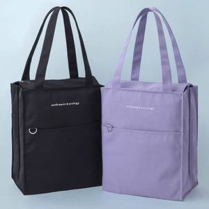 Bolsa de Lona Moderna con Estampado a la Moda, con Correa de Hombro Ajustable, Diseño para Viajes - Product Image 5