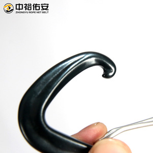 คาราบิเนอร์ 8 ซม. อลูมิเนียมแบบปลดเร็วสำหรับกิจกรรมกลางแจ้ง หัวเข็มขัดนิรภัยสำหรับปีนเขา สีดำ - Product Image 4