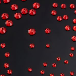 Cuentas <span class=keywords><strong>de</strong></span> diamantes <span class=keywords><strong>de</strong></span> imitación brillantes <span class=keywords><strong>de</strong></span> 6 mm con resina epoxi Siam, parte trasera plana, orificio central, para coser, empaquetadas en caja, modelo YAXI 227-6 - Product Image 5