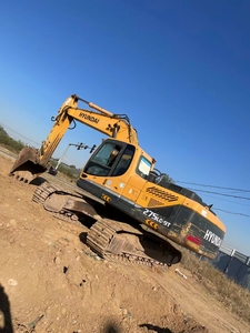 Excavadora de cadenas Hyundai 275LC usada certificada de alta calidad, modelo 2020, 2001-4000 horas, capacidad de cazo de 1.35M, 27 toneladas, 146KW. - Product Image 3