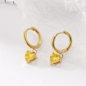 Pendientes de Aro Populares con Baño de Oro de 18k, Pendientes de Acero Inoxidable con Colgante de Corazón de Circonita - Product Image 6