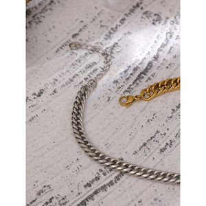 Collar JINYOU 691 con Textura Metálica Minimalista, Chapado en PVD de 18K, Cadena de Acero Inoxidable 316L - Product Image 3