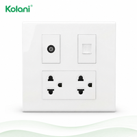 Plaque murale triple module carrée Kolani 120, prise universelle 6 trous TV/CATV/téléphone 16A 250V 4 sorties, panneau PC blanc brillant