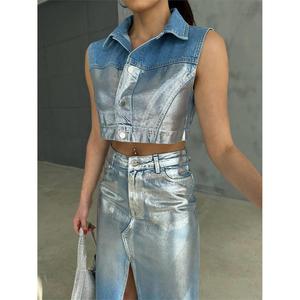 เสื้อกั๊กยีนส์สีน้ำเงินสำหรับผู้หญิง ตกแต่งด้วยลายฟอยล์ - Product Image 3