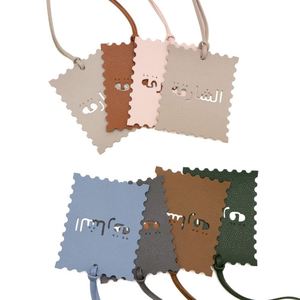 Bolso de mano Sharjah cuadrado con texto árabe, estilo desierto de Oriente Medio, colgante decorativo, llavero para coche, amuleto para bolso - Product Image 3
