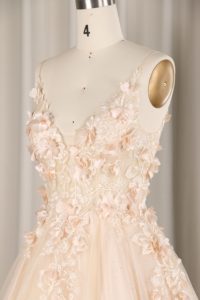 现代波西米亚蕾丝婚纱v领闪亮薄纱贴花闪光婚纱长裙意大利面条带无背v领闪亮 - Product Image 2