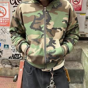 Veste zippée carrée rétro personnalisée, style streetwear, coupe ample, épaisse, imprimé camouflage intégral, sweat à capuche zippé du fabricant - Product Image 1