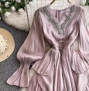 Nuevo vestido de gasa para mujer de estilo francés de alta gama, elegante vestido largo maxi con cuello en V y volantes. - Product Image 5