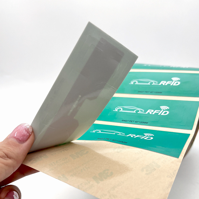 Impinj M4QT UHF RFID Windshield Tag 860-960MHz Adhesive Sticker Vehicle Windscreen Labels for Electronic Toll Collection