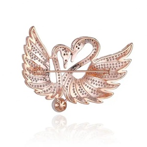 Broches Cygne pour Femme, Breloques Double Cygne Violet, Bijoux en Or Rose, Broche Personnalisée en Cristal, Vente en Gros - Product Image 2