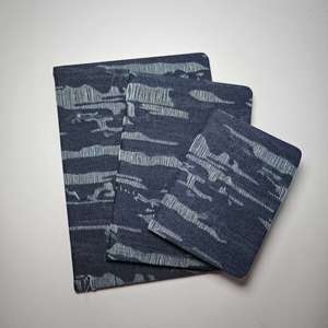 Carnet A5 promotionnel en tissu rayé indigo avec fermeture élastique et logo personnalisé pour cadeau - Product Image 2