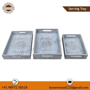 Bandeja de madera tallada éxito de ventas diseño personalizado bandejas de servicio rectangulares talladas de madera de mango macizo Juego de 3 para decoración y uso de servicio - Product Image 2