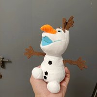 Meilleur prix Olaf jouets en peluche dessin animé Anime bonhomme de neige Olaf peluche jouets Figure modèle doux peluche poupée oreiller pour enfants cadeau