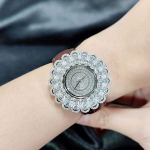 Montre de luxe OEM en moissanite, cadran entièrement serti, couronne en argent sterling 925, mouvement à quartz suisse, verre saphir, pour homme et femme - Product Image 5