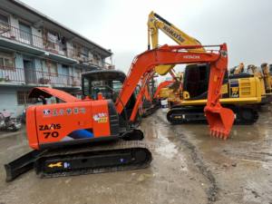 Excavadora Hitachi ZX70 usada en buenas condiciones a la venta con motor Yanmar y componentes básicos que incluyen bomba de caja de cambios de motor - Product Image 3