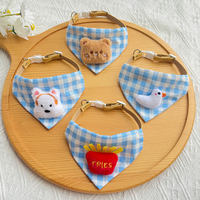 Écharpes pour animaux de compagnie de style mignon, cache-cou en peluche de dessin animé et bandanas pour chiens et chats, accessoires pour animaux de compagnie à carreaux adorables