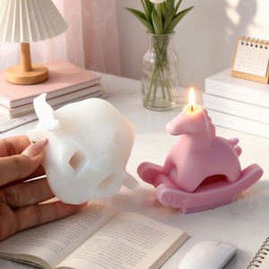 Moules en silicone créatifs J10-556 pour bougies parfumées en forme de poney pour l'Année du <span class=keywords><strong>Cheval</strong></span>, bougies cadeaux festives sur le <span class=keywords><strong>thème</strong></span> du poney - Product Image 2