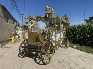 Carruaje de Caballos de Lujo Real Moderno con Construcción de Metal y Madera Estilo Inglés para Eventos - Product Image 2