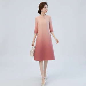 Abito Cheongsam Plissettato Stile Miyake per Donna, Taglia Unica, Colore Sfumato Ombré ad Alta Elasticità, Pronto per la Spedizione - Product Image 2