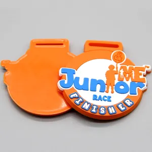 Günstige benutzer definierte 3D Silikon Gummi Kunststoff Weiche PVC Fußball medaille für Kinder