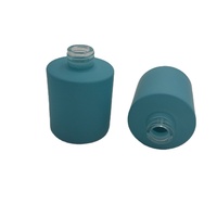 Vente en gros de bouteille de diffuseur en verre rond coloré imprimé personnalisé de 150ml avec bouchon à vis pour l'aromathérapie et les huiles essentielles