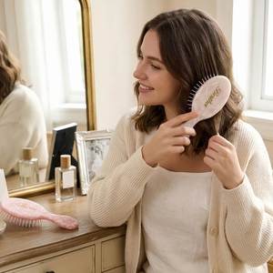 Brosse personnalisée avec nom, brosse à coussin d'air, brosse ovale démêlante pour femmes, outil de coiffage - Product Image 2