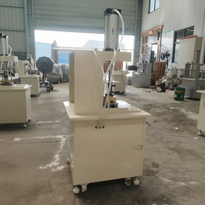 Dpenser fait à la main l'ajout de savon à un nettoyeur haute pression - Product Image 2