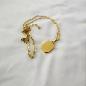 Collar de acero inoxidable personalizado Unisex, grabado geométrico, logotipo, chapado en oro, octagonal - Product Image 3