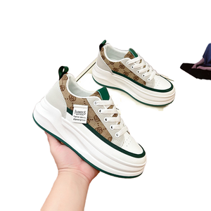 Chaussures de course de créateur en gros d'usine pour hommes, nouvelles baskets décontractées blanches de haute qualité pour femmes, légères en maille, collection 2025 - Product Image 1