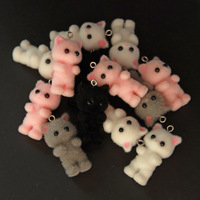 Pendentif chat 3D floqué en résine à bas prix, en stock, accessoires DIY, breloque de sac style Miu, matériau artisanal pour décoration