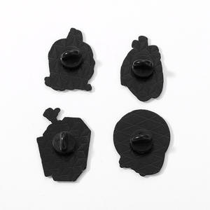 Традиционные эмалевые значки YINI из цинкового сплава с элементами ужаса и эффектом капельного лака для одежды и сумок - Product Image 3