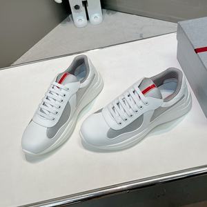 รองเท้าหนังแท้ผ้าตาข่ายสีเทาขาว ดีไซน์เนอร์รุ่นสปริง คลาสสิก สวมใส่สบาย น้ำหนักเบา รองรับแรงกระแทกได้ดี เหมาะสำหรับผู้ชายและผู้หญิง - Product Image 1