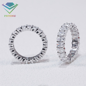 แหวนดีไซน์แฟชั่น มีสินค้าในสต็อก เพชรโมอิสซาไนต์ VVS ชุบทอง เงินแท้ 925 ผ่านการทดสอบเพชร ตัวเรือนแบบ Claw setting รูปทรงวงรี สำหรับทั้งชายและหญิง - Product Image 2