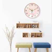 Horloge murale analogique ultra-silencieuse à thème de dessin animé avec options personnalisables pour la maison, le salon et la chambre d'enfant, à fixer au mur