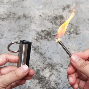Baiyuheng Herbruikbare Kerosine Mini Vloeistof Match Stick Sleutelhanger Vuur Aansteker Lucifers