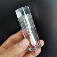 Tube vide pour gloss à lèvres en plastique PETG rond mignon de 5 ml avec un grand applicateur en forme de baguette, entièrement transparent, emballage cosmétique pour gloss à lèvres