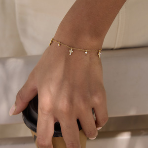 สร้อยข้อมือสแตนเลสสตีลชุบทอง 18K ประดับจี้รูปกางเขนและเพชรซิร์คอนสำหรับผู้หญิง สไตล์อินเทรนด์ เครื่องประดับข้ามพรมแดน - Product Image 5