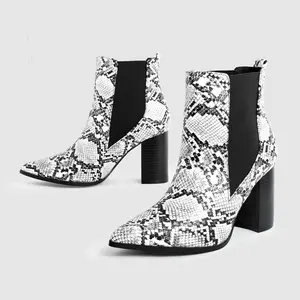 Sepatu bot wanita hak tinggi chunky baru modis desainer 2024 sepatu bot sepergelangan kaki kulit ular Chelsea