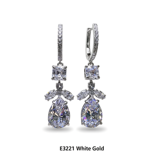 Boucles d'oreilles en or blanc E3221 avec diamants taille poire, bijoux de luxe pour femmes, couleur D naturelle - Product Image 1